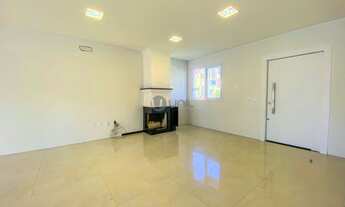 Imagem 6: Casa de condomínio para venda possui 279 metros quadrados com 4 quartos