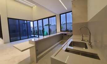 Imagem 4: Casa de condomínio para venda com 270 metros quadrados com 3 quartos