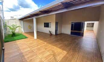 Imagem 2: Casa para venda com 130 metros quadrados com 3 quartos