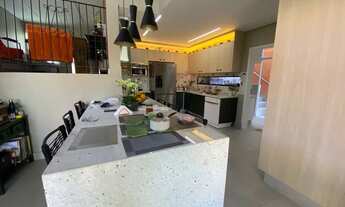 Imagem 7: Casa de condomínio para aluguel tem 304 metros quadrados com 5 quartos