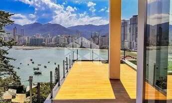 Imagem 3: Casa com 4 suítes e 4 vagas de garagem no Canto da Praia em Itapema com espetacular vista