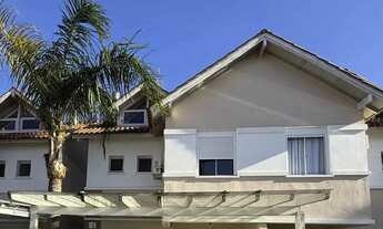 Imagem 2: Sobrado condomínio com pátio lateral