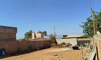 Imagem 2: Vendo lote murado