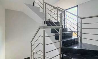 Imagem 4: Casa dos Seus Sonhos no Pilarzinho Modernidade e Segurança em Condomínio Fechado