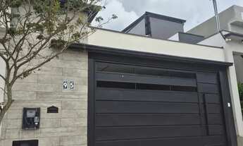 Imagem 2: Casa Térrea Moderna com 3 Dormitórios e Área Gourmet