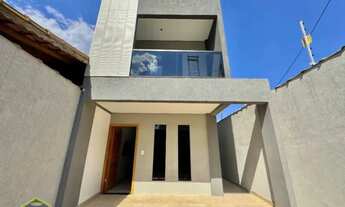 Imagem 3: Oportunidade!! Sobrado, 03 dorms, com piscina e churrasqueira!!