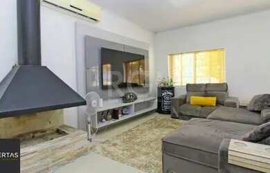 Imagem 4: Casa bairro Medianeira, com 3 dormitórios, 2 banheiros, com piscina para venda