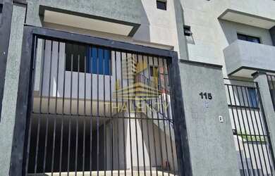 Imagem 2: Sobrado novo de frente para rua, localizado à uma quadra da Av. Fredolin Wolf