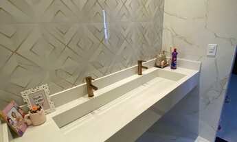 Imagem 2: Linda casa térrea com pé direito alto, 4 qts sendo 1 suite e 2 semi suites, um Show quarto