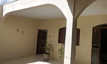 Imagem 2: Casa para venda com 219 metros quadrados com 3 quartos em Santa Mônica - Uberlândia - MG