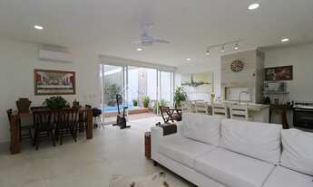 Imagem 5: Ótima casa em rua silenciosa com 03 dormitórios, 02 banheiros sociais, ampla sala com lare