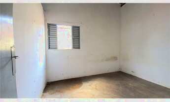 Imagem 3: Casa com 2/4 e 1 banheiro e grande quintal, à venda no Conjunto Residencial José Dubex Leã