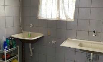 Imagem 2: Apartamento em condomínio fechado, com 2 quartos, salão de festa, portaria 24 horas, rua a