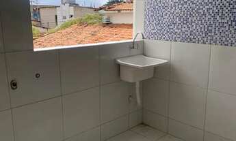 Imagem 4: Apartamento com 2 quartos, varanda, à 200 metros do mar, rua asfaltada, excelente acabamen