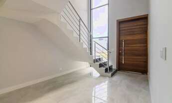 Imagem 2: Casa dos Seus Sonhos no Pilarzinho Modernidade e Segurança em Condomínio Fechado