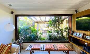 Imagem 6: Casa para venda possui 650 m² com 8 quartos em Ferradura - Armação dos Búzios - RJ