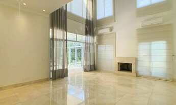 Imagem 2: Casa no Tamboré 10 com 4 suítes, living em pé direito duplo, sauna e piscina em 542m² R$ 7