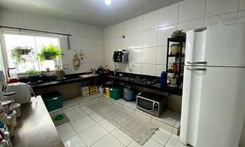 Imagem 4: 3 quartos, ampla cozinha. 1 vaga de garagem