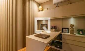 Imagem 3: Casa de condomínio para aluguel e venda possui 710 metros quadrados com 5 quartos