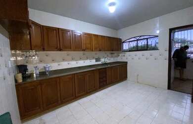 Imagem 2: Alugo casa 3 quartos 1 suíte / sala 2 ambientes / área de serviço e varanda com garagem