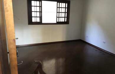 Imagem 4: Sobrado para aluguel com 288 metros quadrados com 4 quartos em Parque Brasil - Jacareí - S