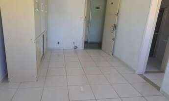 Imagem 2: Sala living de frente para o mar, com garagem