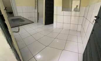 Imagem 2: Kitinete-Kitnet de 2 quartos, água, luz e internet incluso com garagem