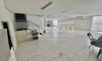 Imagem: Prédio comercial de 600m² disponível