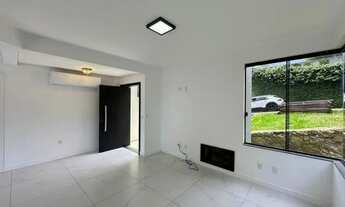 Imagem 5: Casa de alto padrão com 5 quartos sendo 3 suítes em condomínio no bairro Trindade em Flori