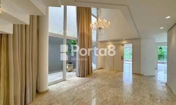 Imagem 6: Sobrado Alto Padrão no Condomínio Recanto Real: Área Gourmet Fechada em Vidro e Suítes Mas