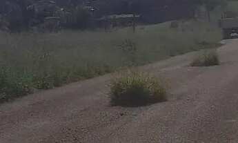 Imagem 7: Terreno com construção inacabada