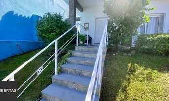 Imagem 2: Casa em Porto Alegre, no bairro Vila Assunção, com 3 dormitório(s), e 3 banheiro