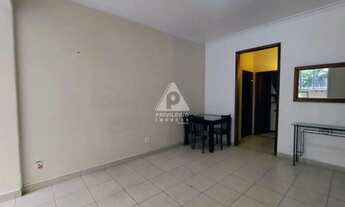 Imagem 2: Privilégio imóveis vende apartamento 03 quartos com dois banheiros sociais no Posto 2