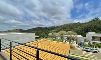 Imagem 2: Moderna casa localizada a menos de 10 minutos do Centro de Atibaia, cercado de uma bela ma