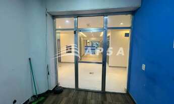 Imagem 2: NO CORAÇÃO VIBRANTE DE IPANEMA, UMA LOJA SUBSOLO GUARDA HISTÓRIAS PRONTAS PARA NASCER. LOC