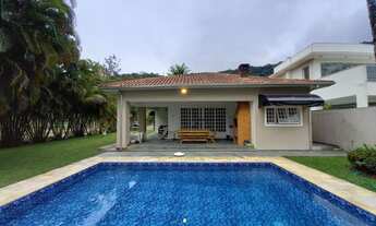 Imagem 2: Casa para aluguel possui 220 metros quadrados com 4 quartos em Tabatinga - Caraguatatuba