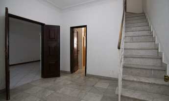 Imagem 2: Casa para aluguel e venda possui 250 metros quadrados com 6 quartos em Copacabana