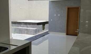 Imagem 3: Vende casa com Três Suítes e Piscina Aquecida no Jardim Atlântico