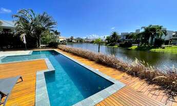 Imagem 3: Casa de condomínio sobrado para venda tem 580 metros quadrados com 6 quartos