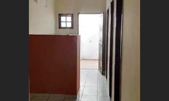 Imagem 4: Aluga-se casa 2/4 com garagem no Capuchinhos