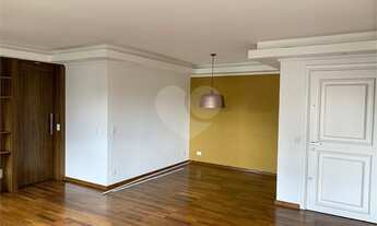 Imagem 7: Totalmente reformado por arquiteta renomada! Andar alto!