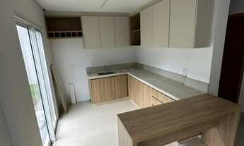 Imagem: Sobrado com armários em condomínio fechado