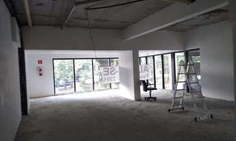 Imagem 2: Pinheiros - Ponto comercial com fachada revestida em pele de vidro ótima visibilidade em A