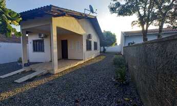 Imagem 4: Casa c/ laje, 02 quartos, cozinha mobiliada, quarto c/ guarda roupas, 02 splits, varanda n