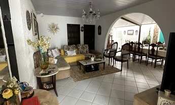 Imagem: Casa rua principal em Vila de Abrantes