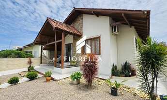 Imagem 2: Casa com 03 dormitórios sendo 01 suíte no Centro da Palhoça!