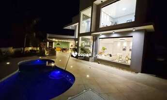 Imagem: Casa de alto padrão com 4 quartos à venda