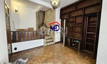 Imagem 2: Casa duplex, bem localizada, 4 quartos, 5 vagas cobertas, silenciosa, ajardinada