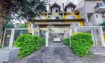 Imagem 2: Casa de 3 dormitórios no Imperial Parque, Zona Sul de Porto Alegre