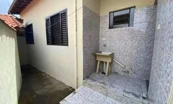 Imagem: Casa com laje livre quase esquina com Rua